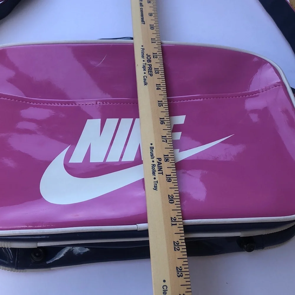 Vintage rare swoosh Nike messenger bag in pink